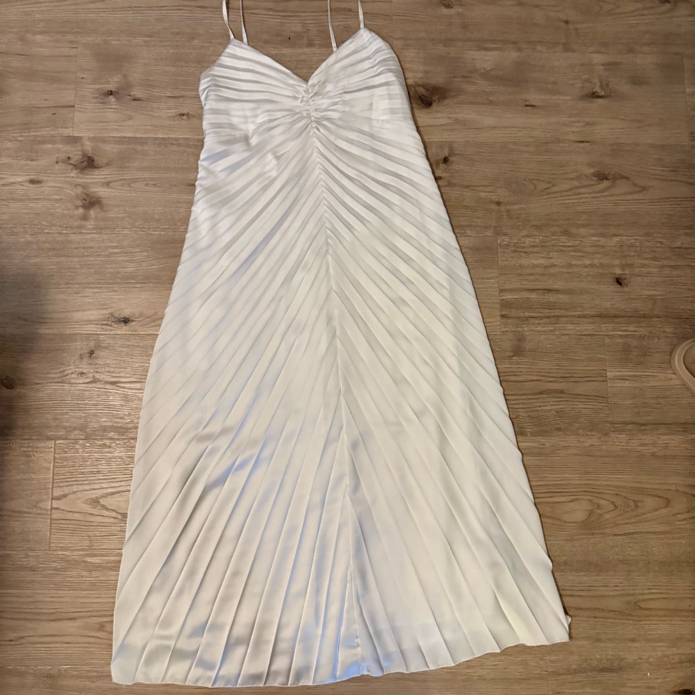 Elegant White Pleated Dress